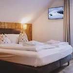 Molly By We Rent Chalet